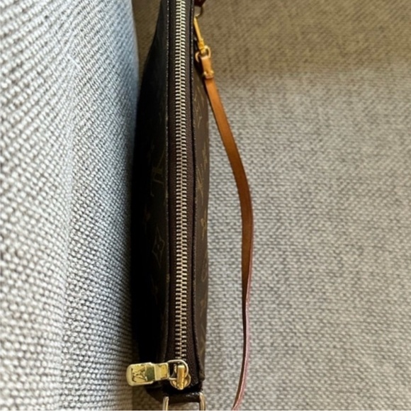 Louis Vuitton Brown Monogram Crossbody Bag with Gold Chain. Pochette Accessories - Picture 6 of 14